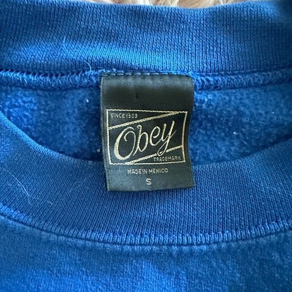 obey crewneck - Picture 2 of 3